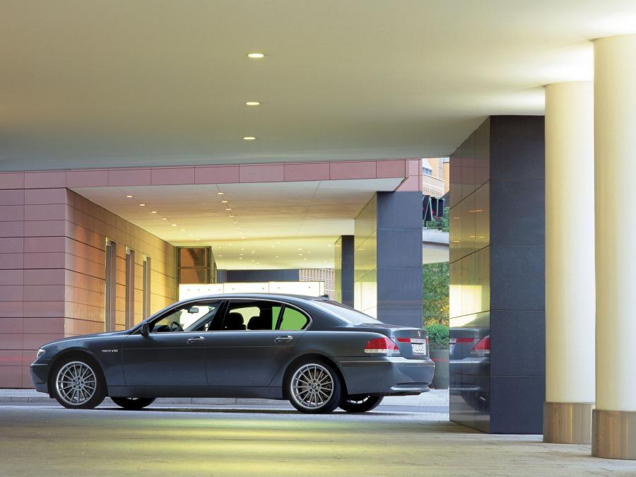  BMW 760Li 2003 года  (фото 4 из 16)